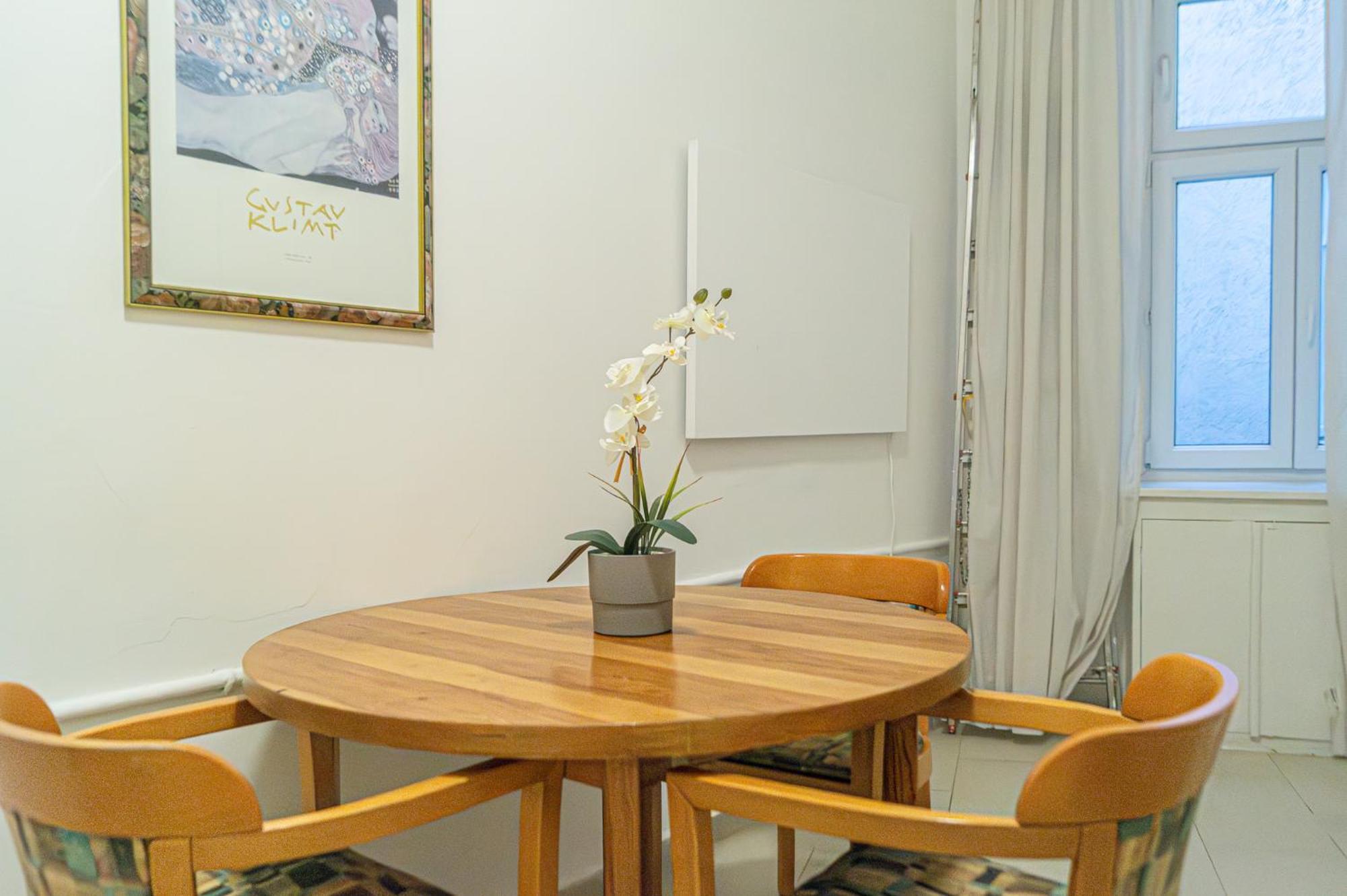 Apartment Chic 1br Well Connected To The Whole *