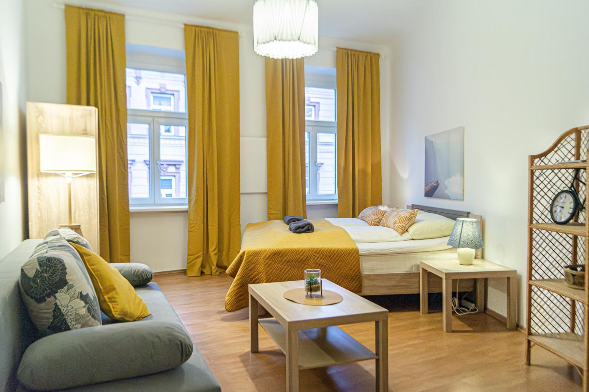 Chic 1br Well Connected To The Whole Apartment *